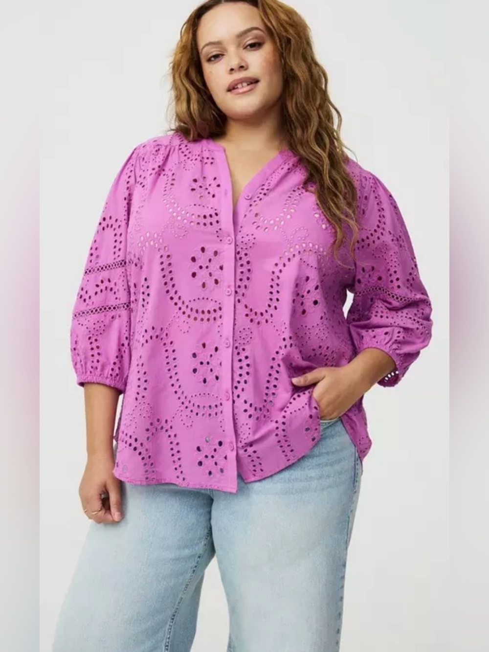 Torrid Eyelet Button down Top
Magenta Pink    SIZE 2 = 18/20